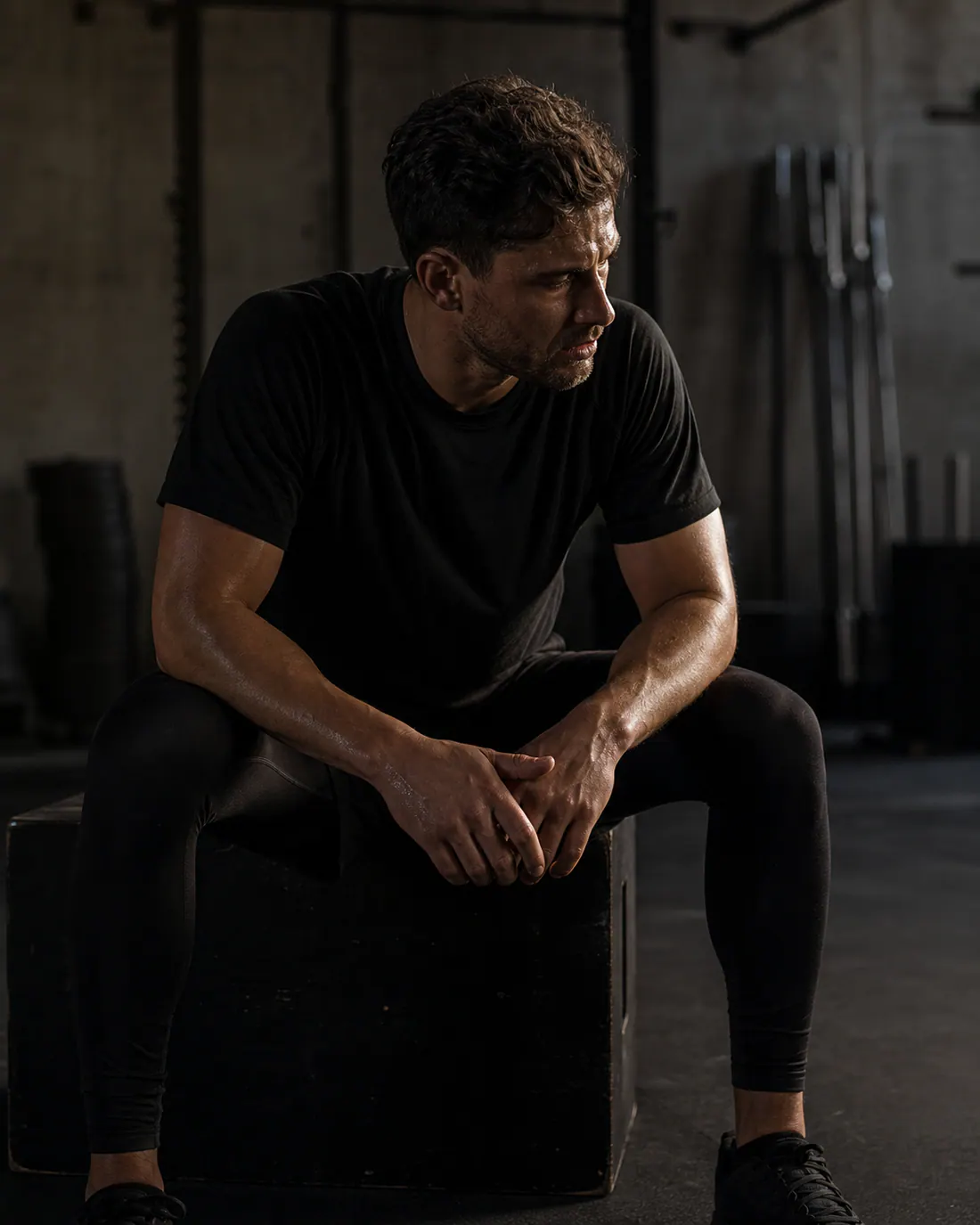 Athlete recovering between demanding sets